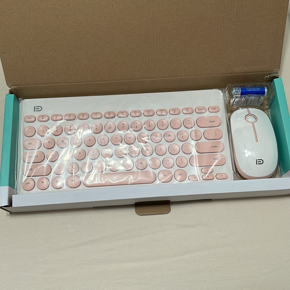 Wireless Computer Keyboard and Mouse Set - Picture 3 of 4